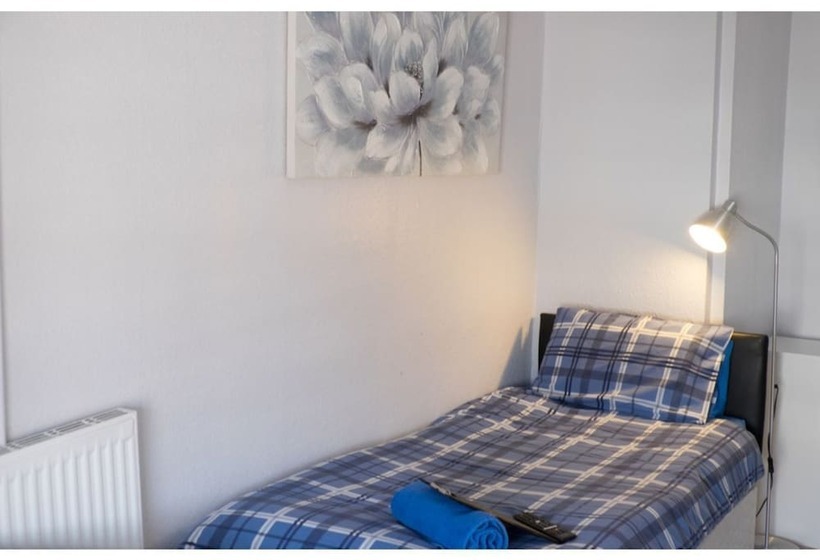 غرفة قياسية فردية حمام مشترك, The Bell