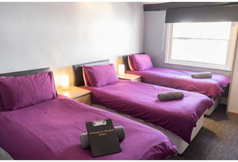 غرفة قياسية ثلاثية حمام مشترك, The Bell