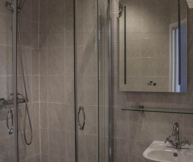 スタンダードシングルルーム, The Lion And The Lamb