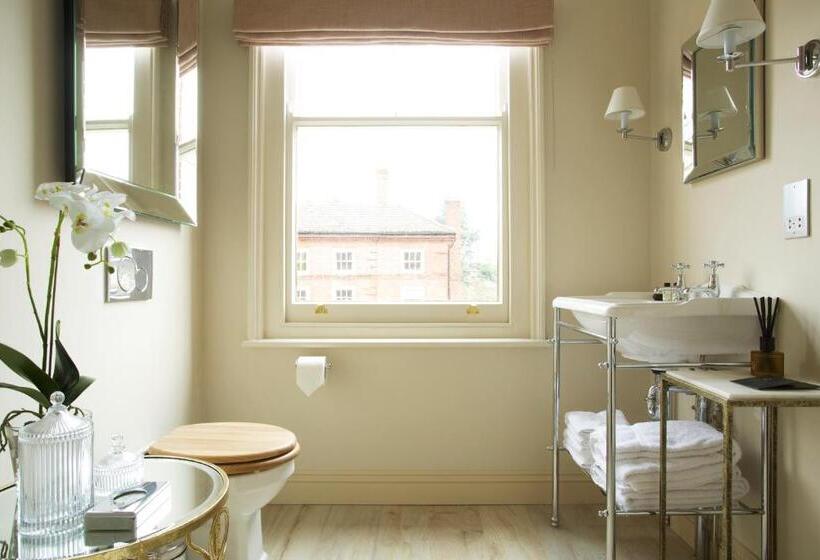 غرفة سوبيريور, The Northgate