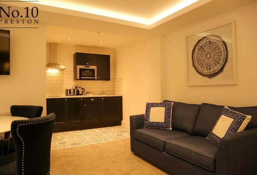 إستوديو سوبيريور, No.10 Preston