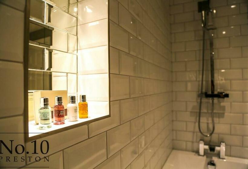 شقة غرفتين, No.10 Preston