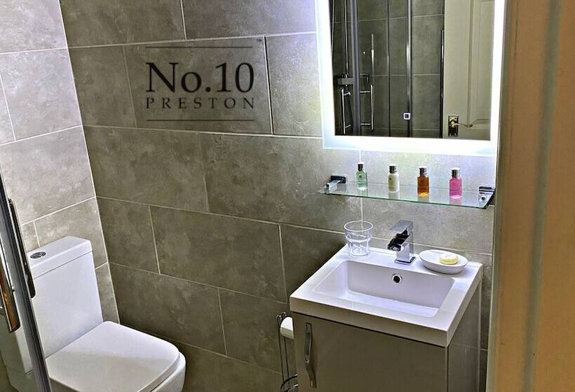 شقة غرفتين, No.10 Preston