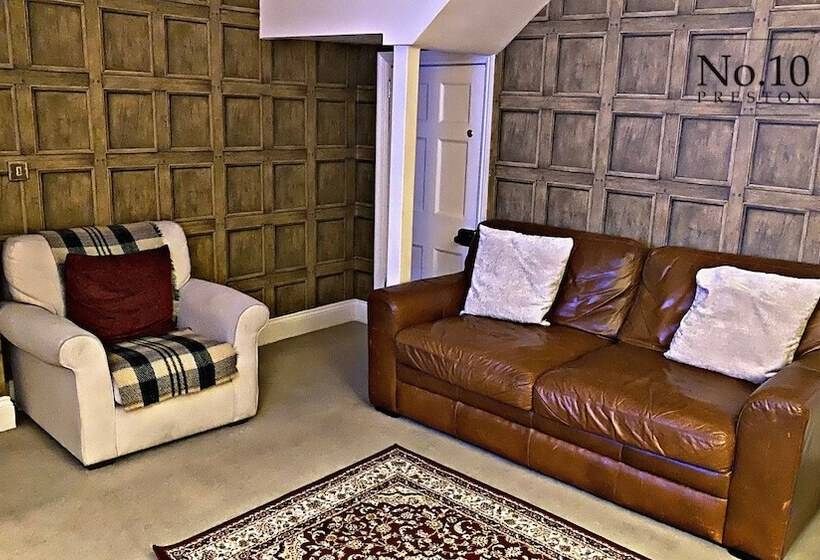 شقة غرفتين, No.10 Preston