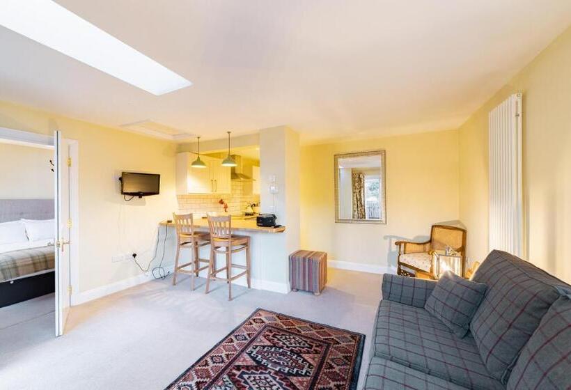 スタンダードバンガロー, George And Dragon