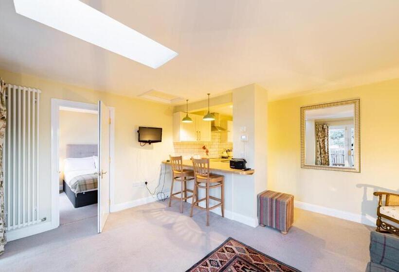 スタンダードバンガロー, George And Dragon