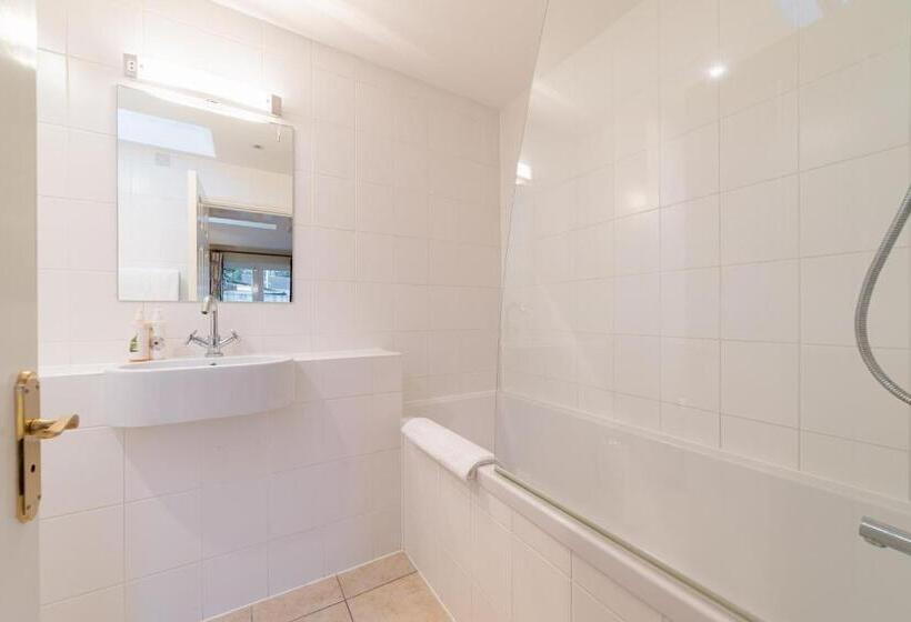 スタンダードバンガロー, George And Dragon