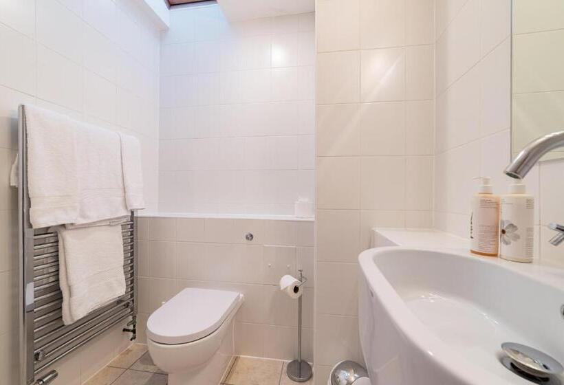 スタンダードバンガロー, George And Dragon