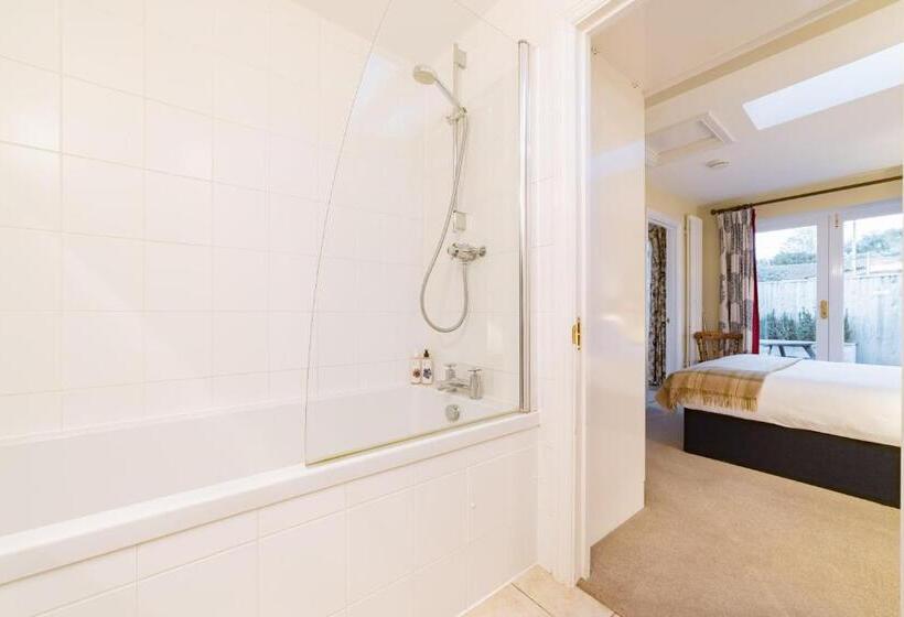 スタンダードバンガロー, George And Dragon