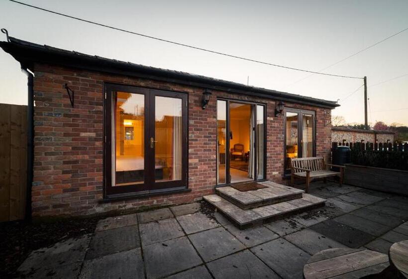 スタンダードバンガロー, George And Dragon