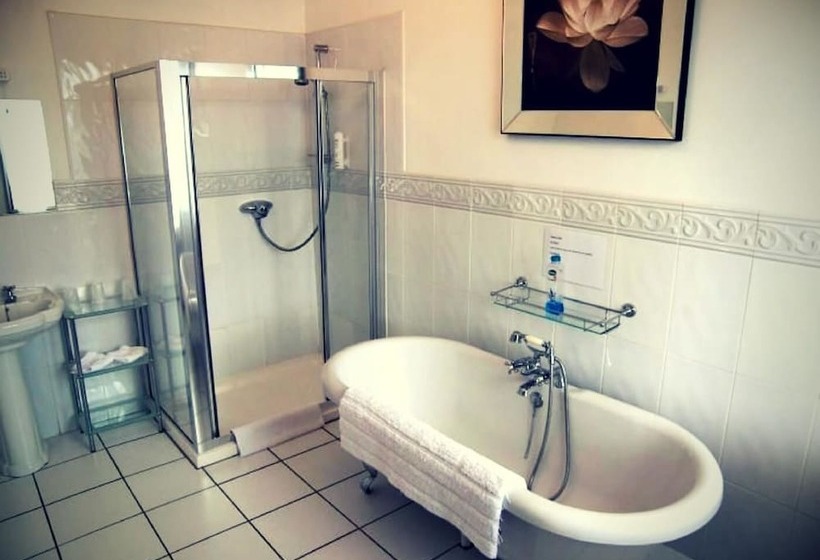 اتاق لوکس خانوادگی, The Elbow Room