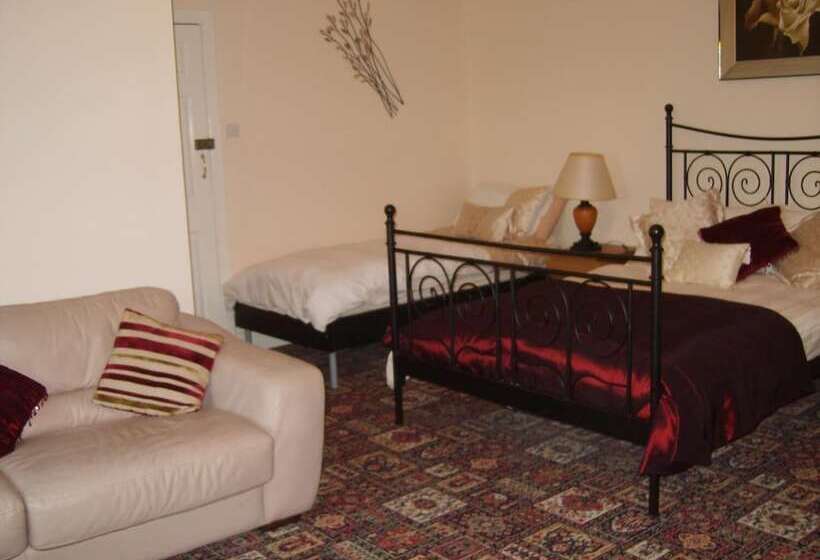 اتاق لوکس خانوادگی, The Elbow Room