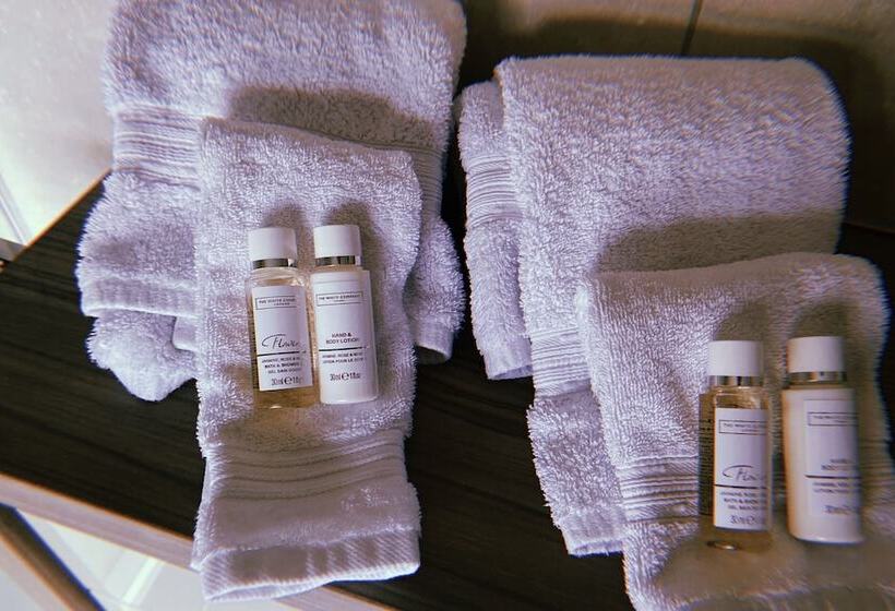 デラックスルーム, The Queens At Horton