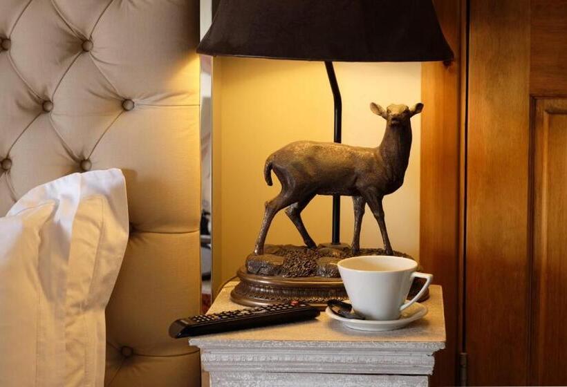 キングサイズベッドのスタンダードルーム, The Queens At Horton