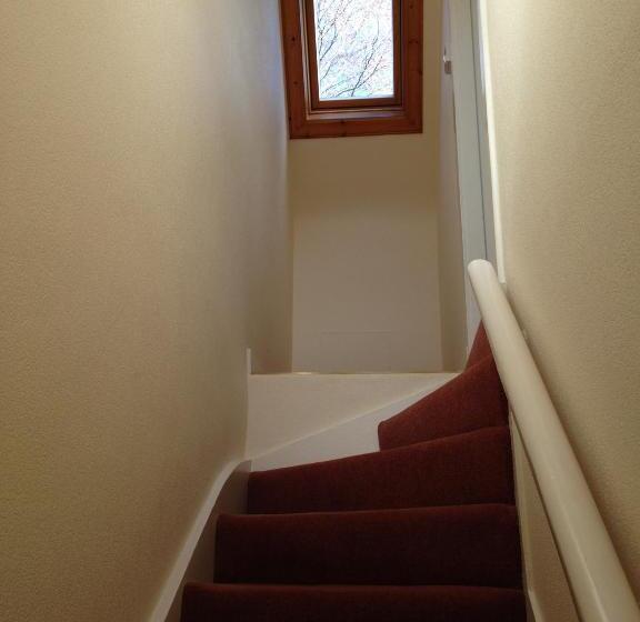 منزل غرفتين نوم, Eastwood Cottage