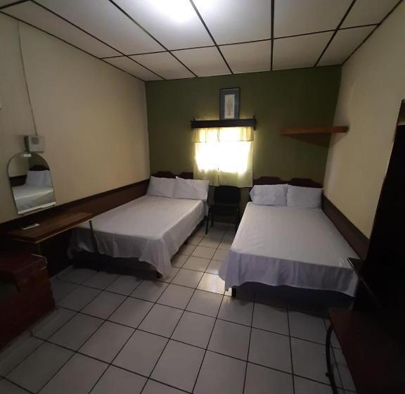 اتاق لوکس, Latino