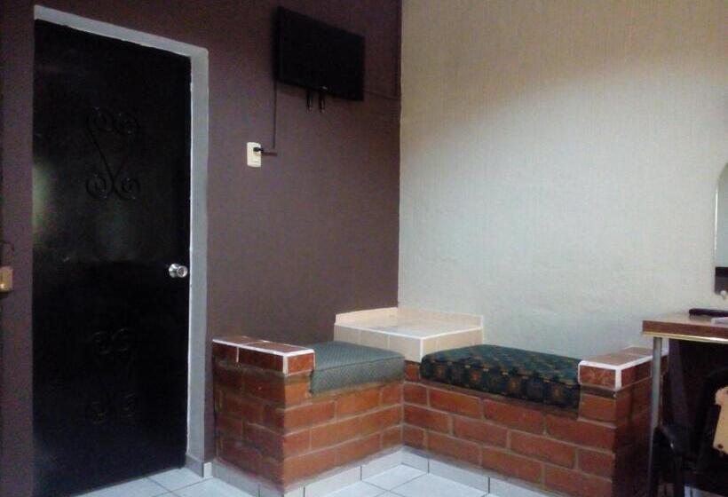 اتاق سوپریور, Latino