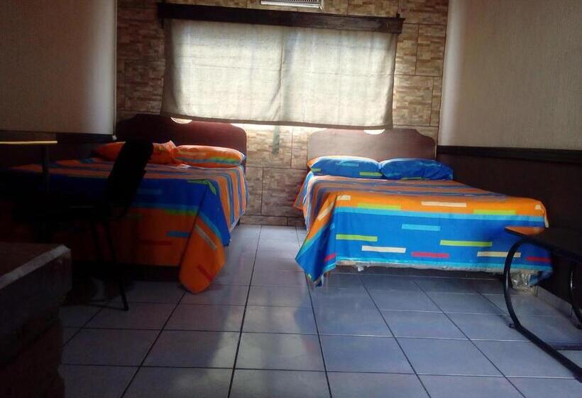 اتاق سوپریور, Latino