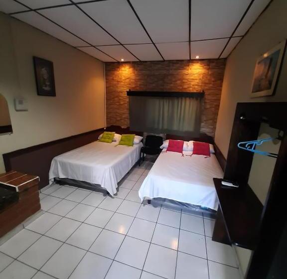 اتاق سوپریور, Latino