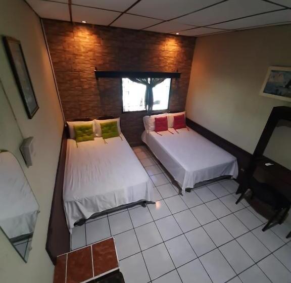 اتاق سوپریور, Latino