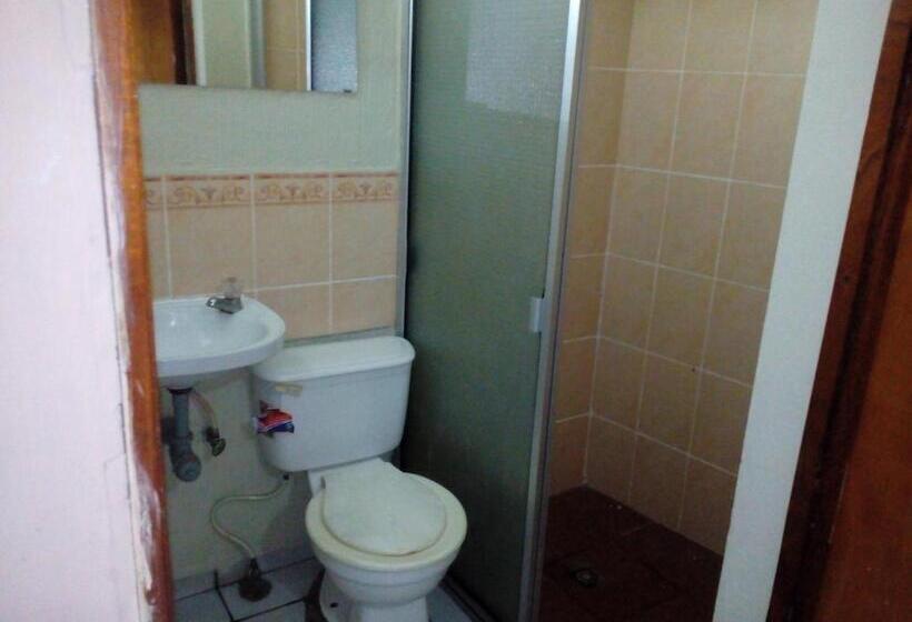 اتاق لوکس خانوادگی, Latino