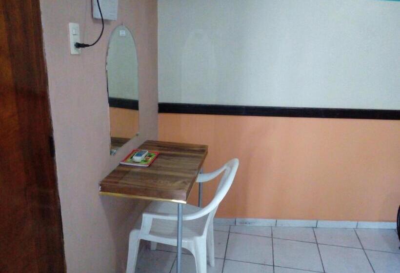 اتاق لوکس خانوادگی, Latino