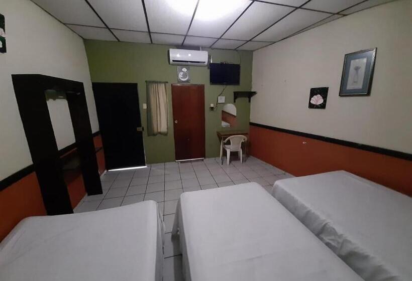 اتاق لوکس خانوادگی, Latino