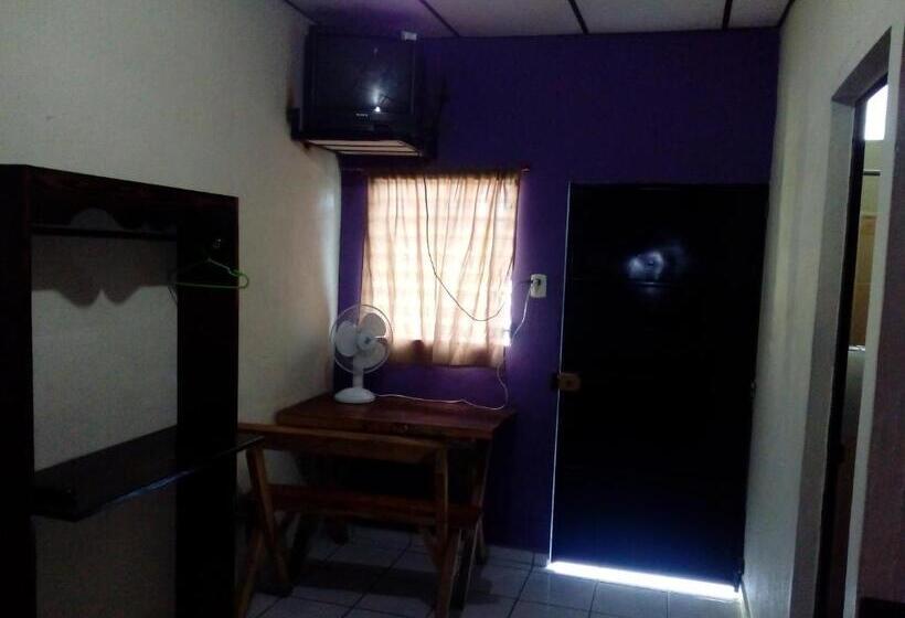 تختخواب در اتاق مشترک, Latino