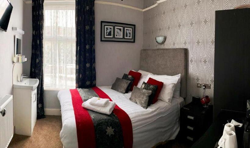 اتاق استاندارد یک نفره, Adelphi Guest House