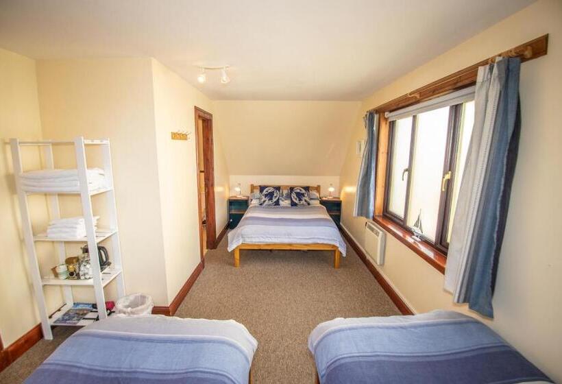 غرفة عائلية, Arle Lodge