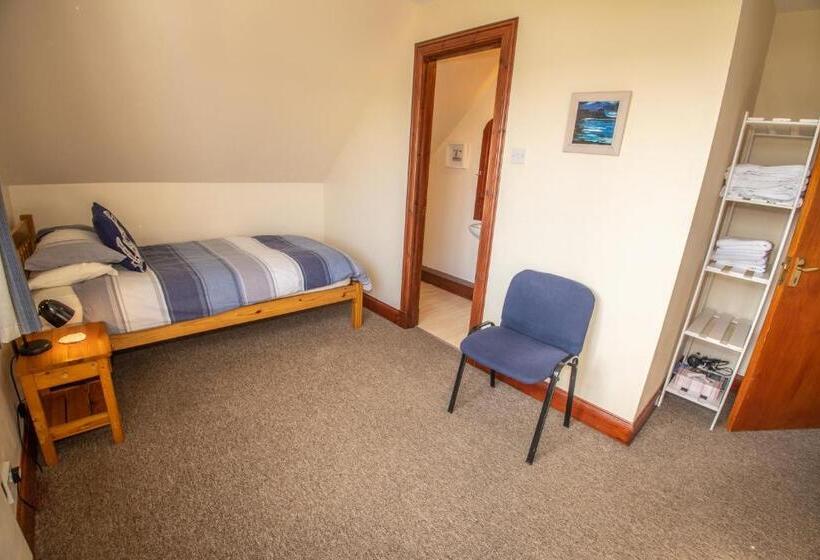 غرفة عائلية, Arle Lodge