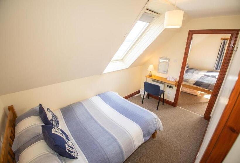 غرفة عائلية, Arle Lodge