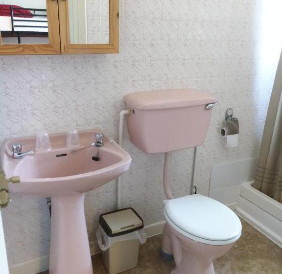Семейный Номер, Chester Lodge