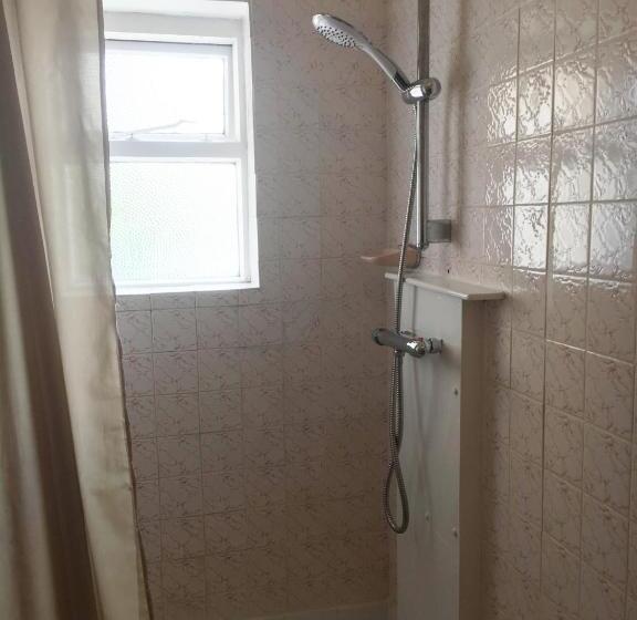 ファミリールーム, Chester Lodge