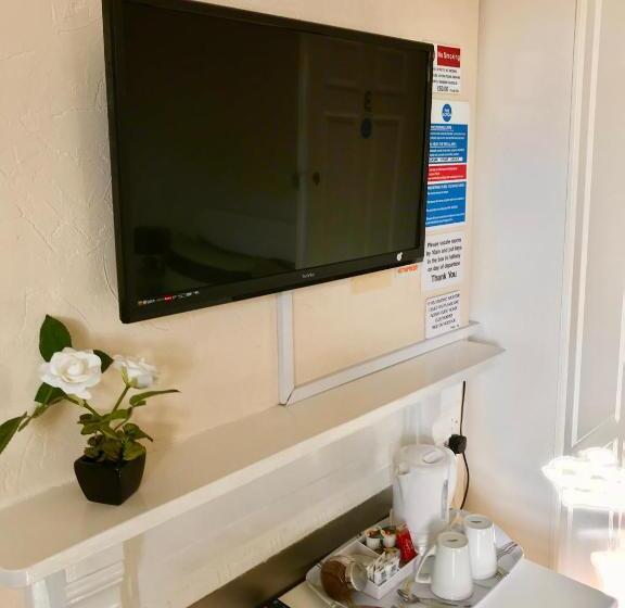 패밀리 룸 공용 욕실, Claydens