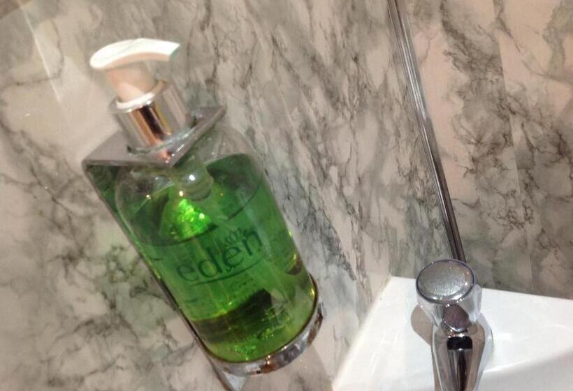 스탠다드 룸, Claydens