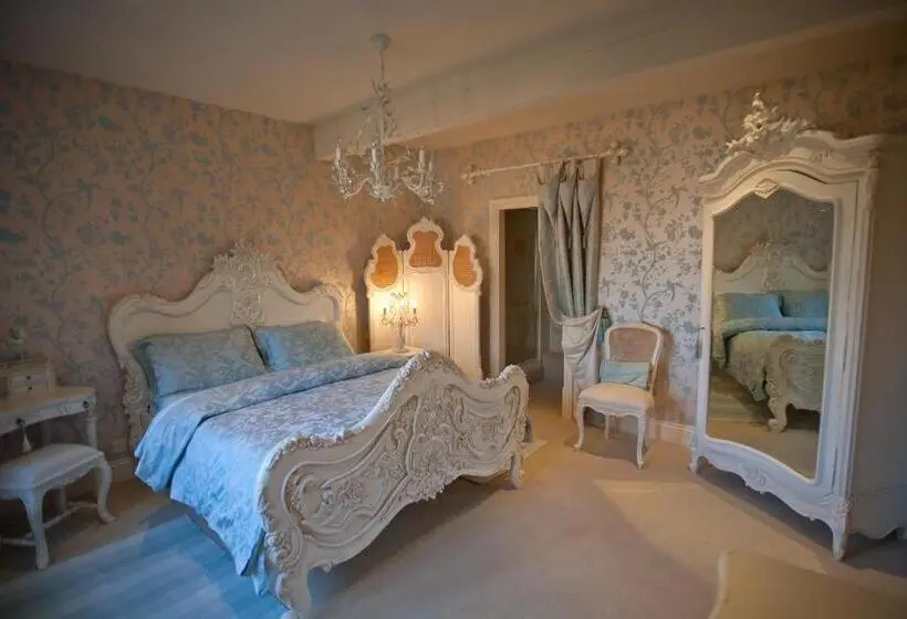 デラックスルーム, Manor Court