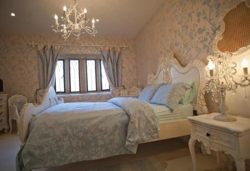 Номер Deluxe, Manor Court