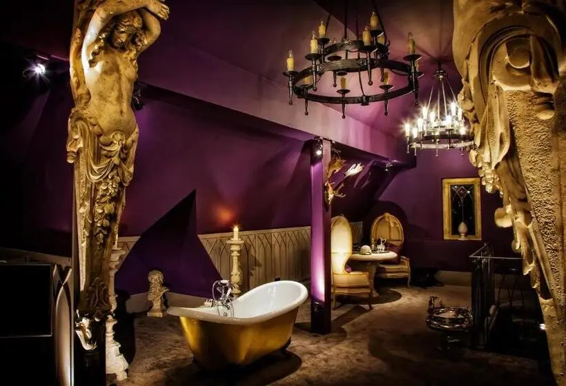 キングサイズベッドのスイートルーム, Manor Court