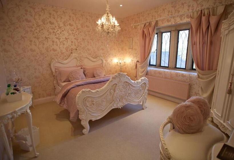 חדר דלוקס, Manor Court