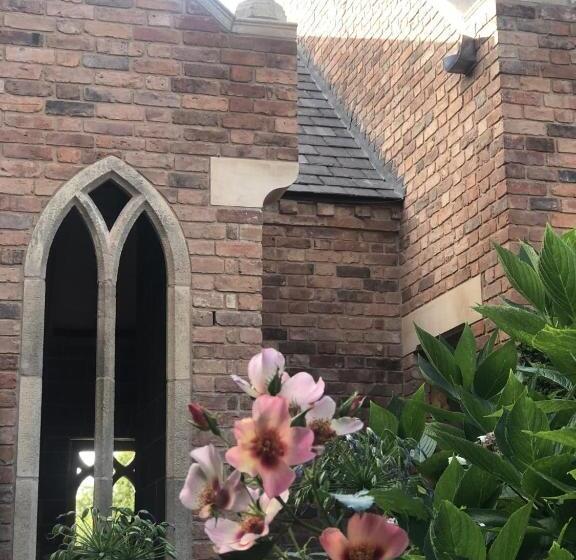 סוויטה אקזקיוטיב, Manor Court