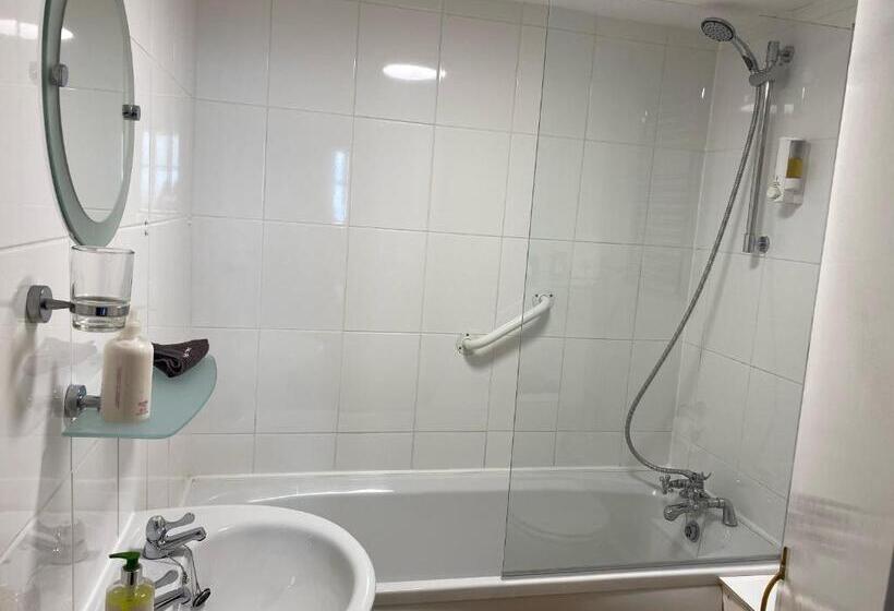 スタンダードルーム, Sinai House