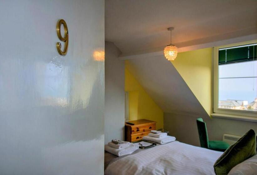 スタンダードルーム, Sinai House