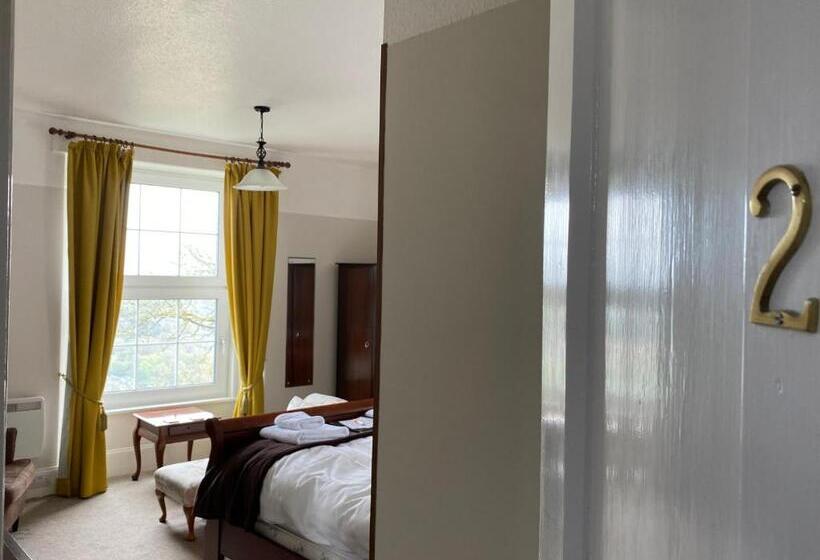 キングサイズベッドのスタンダードルーム, Sinai House