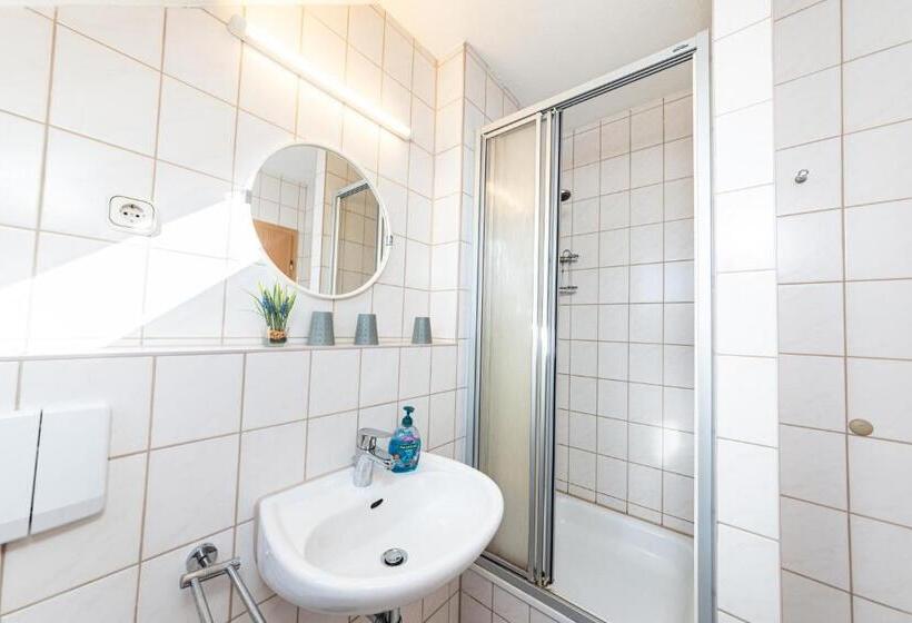 اتاق استاندارد سه نفره, Pension Greiser