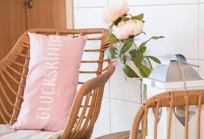 شقة غرفتين, Auf M Reifnhof