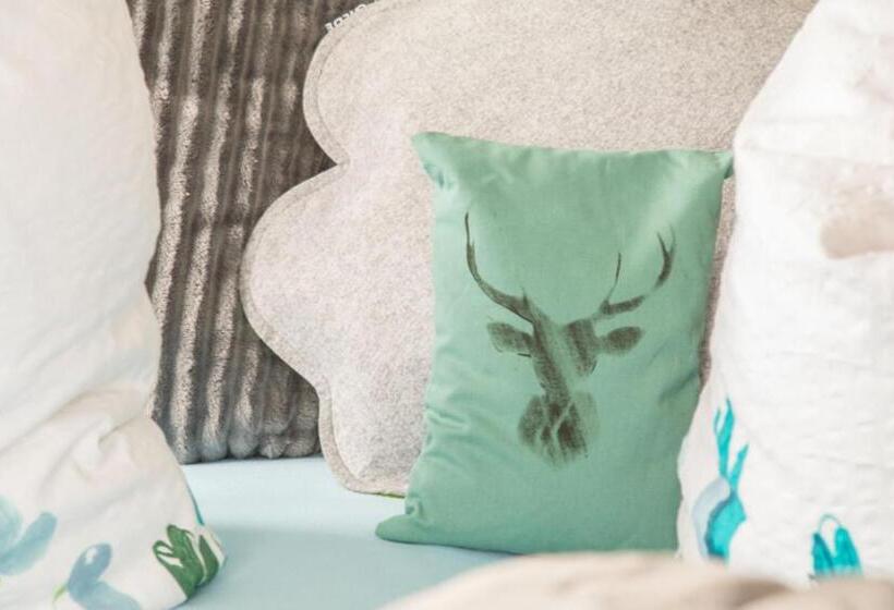 شقة غرفتين, Auf M Reifnhof