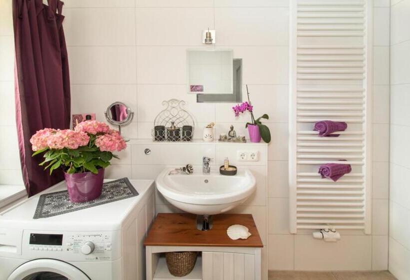 شقة غرفتين, Auf M Reifnhof