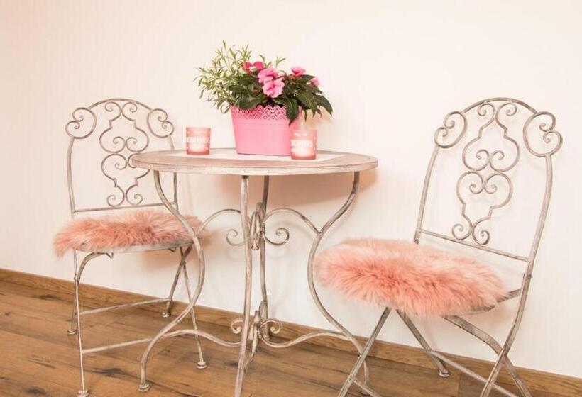 شقة غرفة نوم واحدة مزودة بشُرفة, Auf M Reifnhof