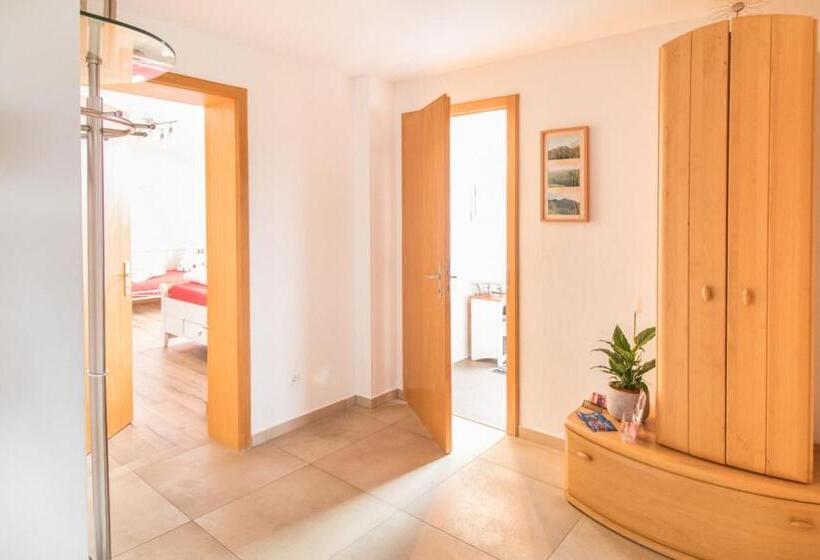 شقة غرفة نوم واحدة مزودة بشُرفة, Auf M Reifnhof